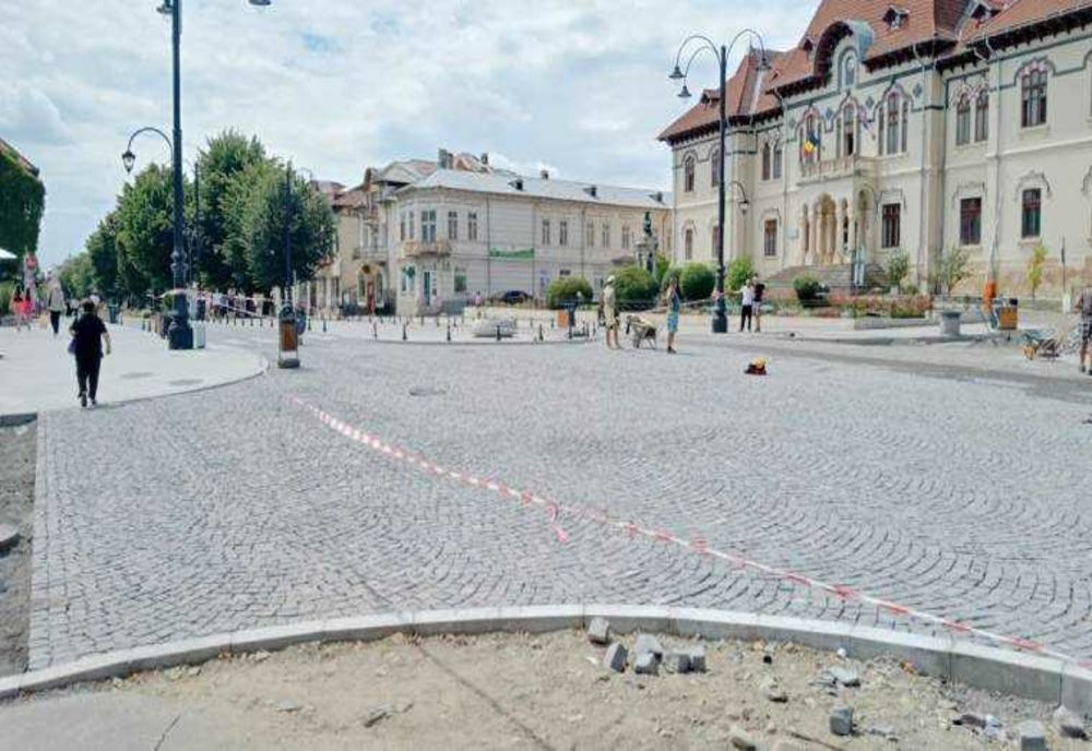 FINALIZAREA LUCRĂRILOR LA BULEVARDUL "PARDON" DIN CÂMPULUNG ÎN APROPIERE