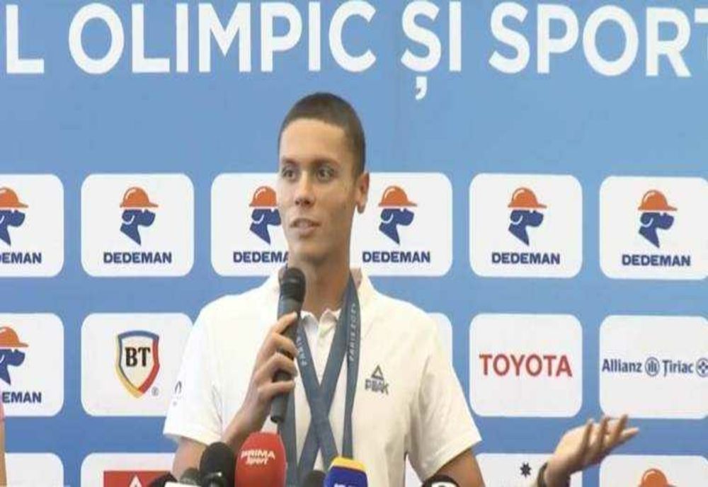 DAVID POPOVICI, EROUL ÎNTORS ACASĂ