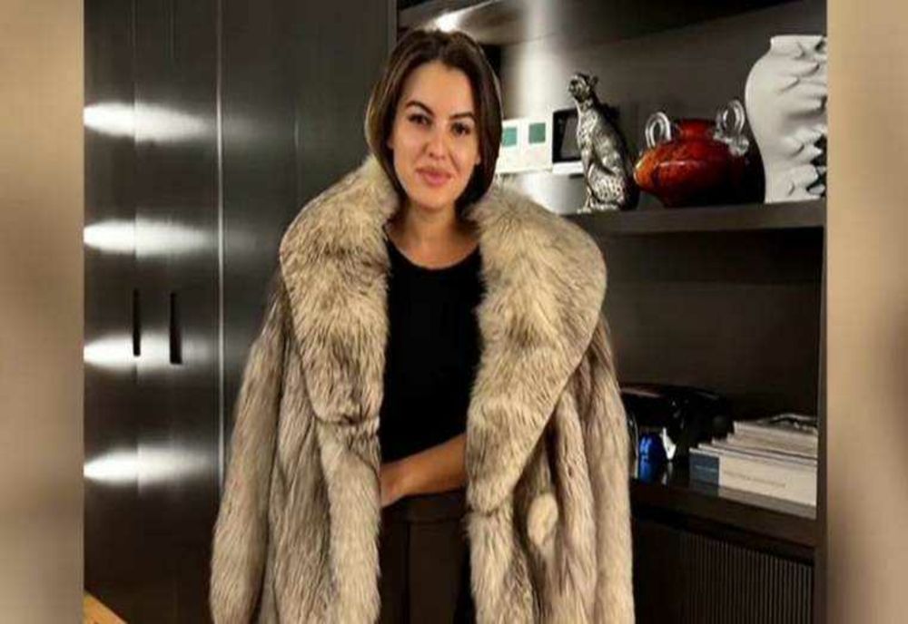 ROMINA GINGAȘU, SOȚIA MILIARDARULUI FERRARI, ACHIZIȚIONEAZĂ HAINA EMBLEMATICĂ A ELENEI CEAUȘESCU 