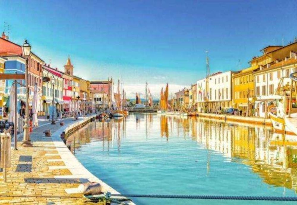 BĂRBAT ROMÂN INTERZIS ÎN CESENATICO PENTRU COMPORTAMENT INDECENT