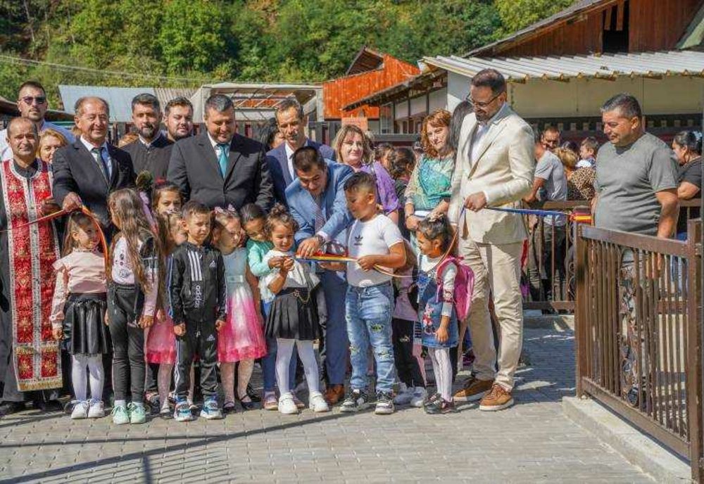 INAUGURAREA TERENULUI POLIVALENT DE SPORT ȘI PARCULUI DE JOACĂ DIN BEREVOEȘTI