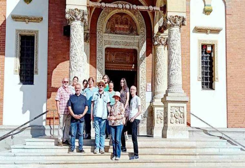 PERLA CARPAȚILOR: O VIZITĂ LA CASTELUL PELEȘ ȘI MĂNĂSTIREA SINAIA