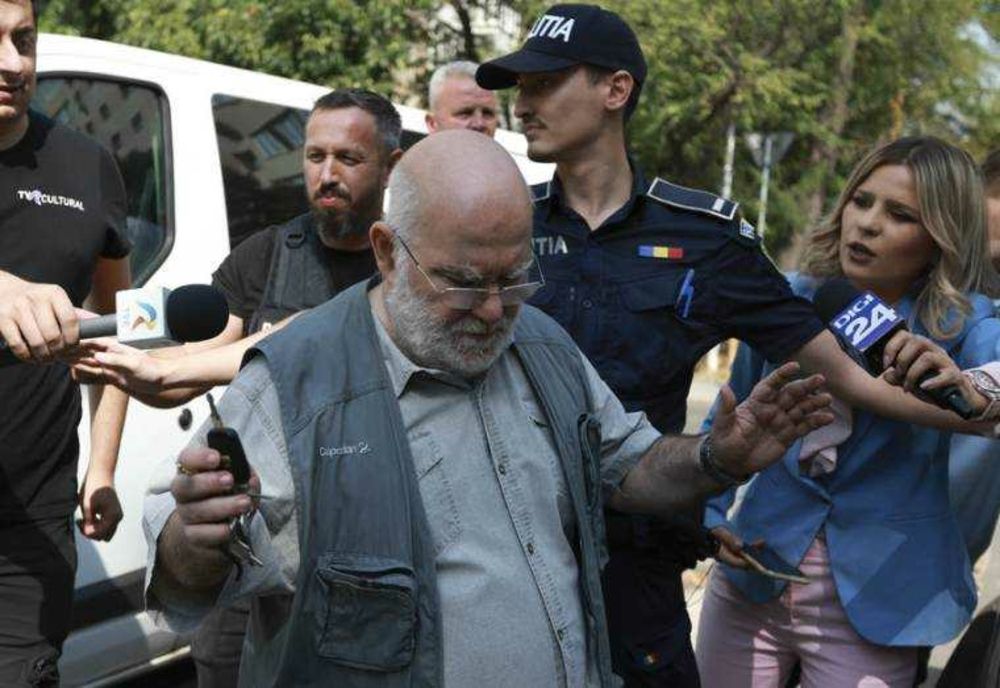 SCANDAL LA SNSPA: SOCIOLOG RETINUT PENTRU HARTUIRE SEXUALA