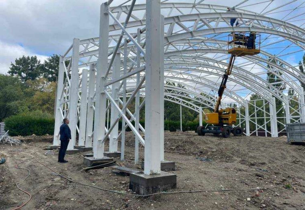 MODERNIZAREA TEATRULUI DE VARĂ DIN PARCUL ȘTRAND