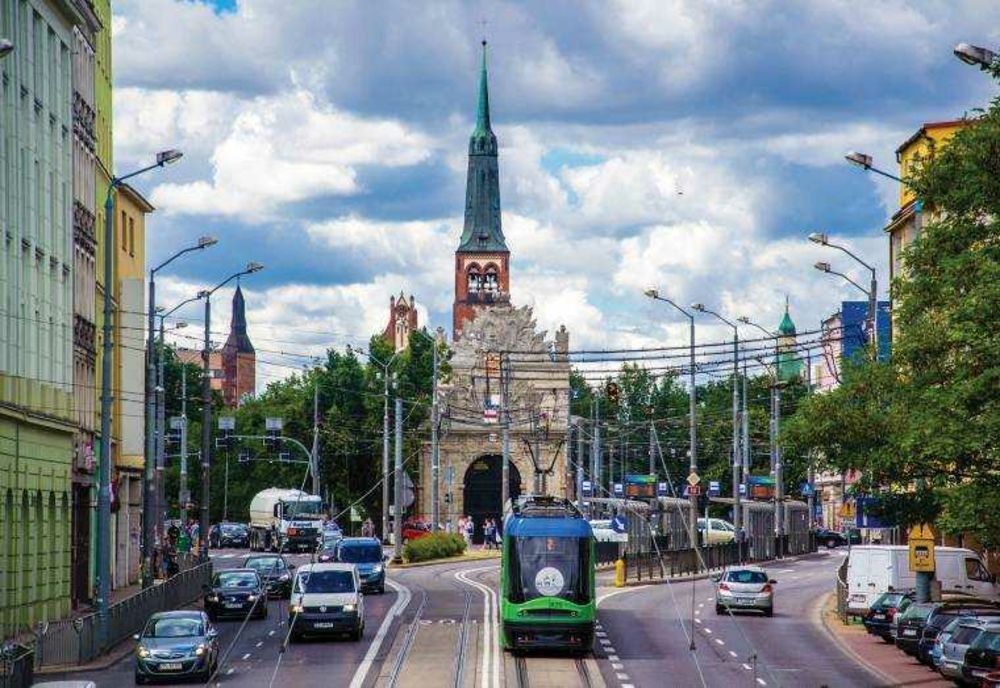 GUVERNUL POLONEZ PLANIFICĂ REDUCEREA TIMPULUI DE MUNCĂ