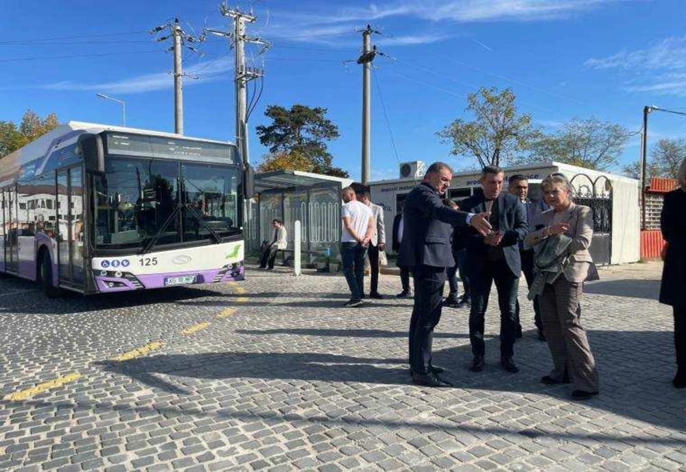 RECEPȚIE CU FAST DE 99 DE STAȚII DE AUTOBUZE ÎN PITEȘTI