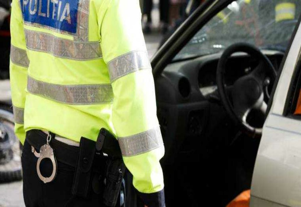 CONDUCĂTORUL AUTO FĂRĂ PERMIS, PRINS ÎN TRAFIC FĂRĂ NUMERE DE ÎNMATRICULARE