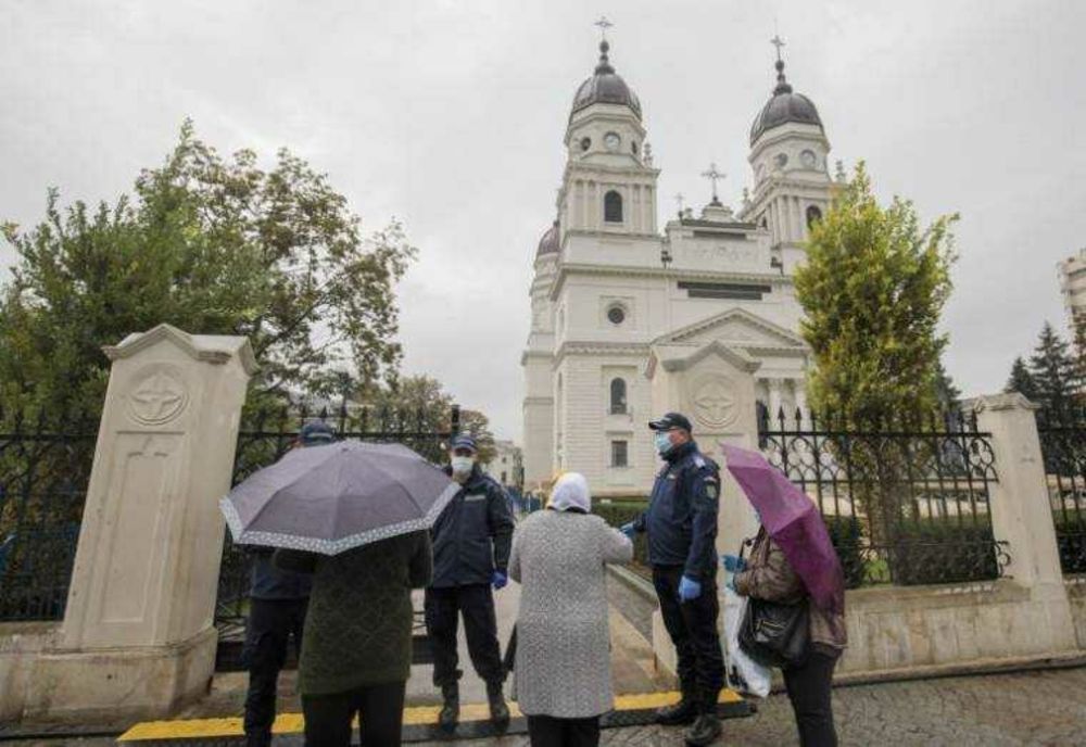 MULTI CANDIDATI LA ALEGERILE PREZIDENTIALE PREZENTI LA SLUJBA DE LA CATEDRALA MITROPOLITANA DIN IASI