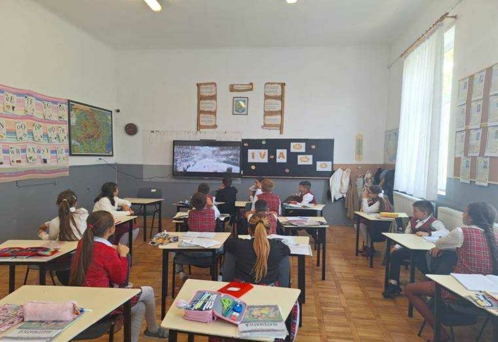 VESTE BUNĂ PENTRU ELEVII DIN COMUNA COȘEȘTI: DOTĂRI MODERNE PENTRU ȘCOLI