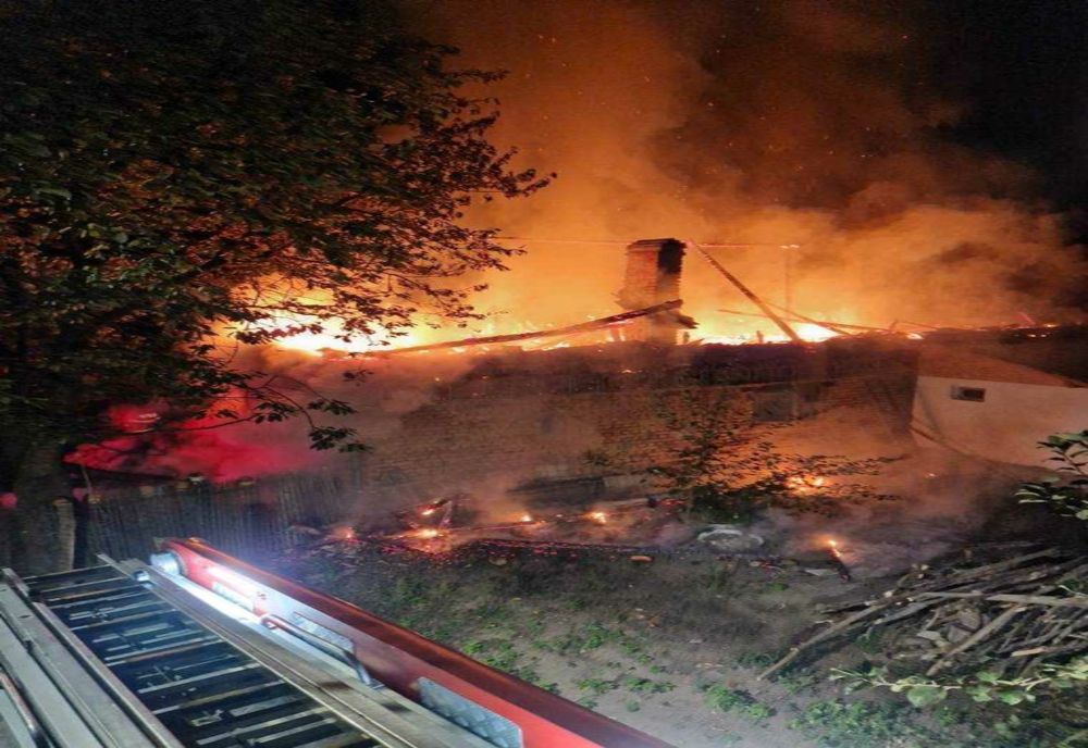 INCENDIU LA O LOCUINȚĂ DIN VALEA IAȘULUI
