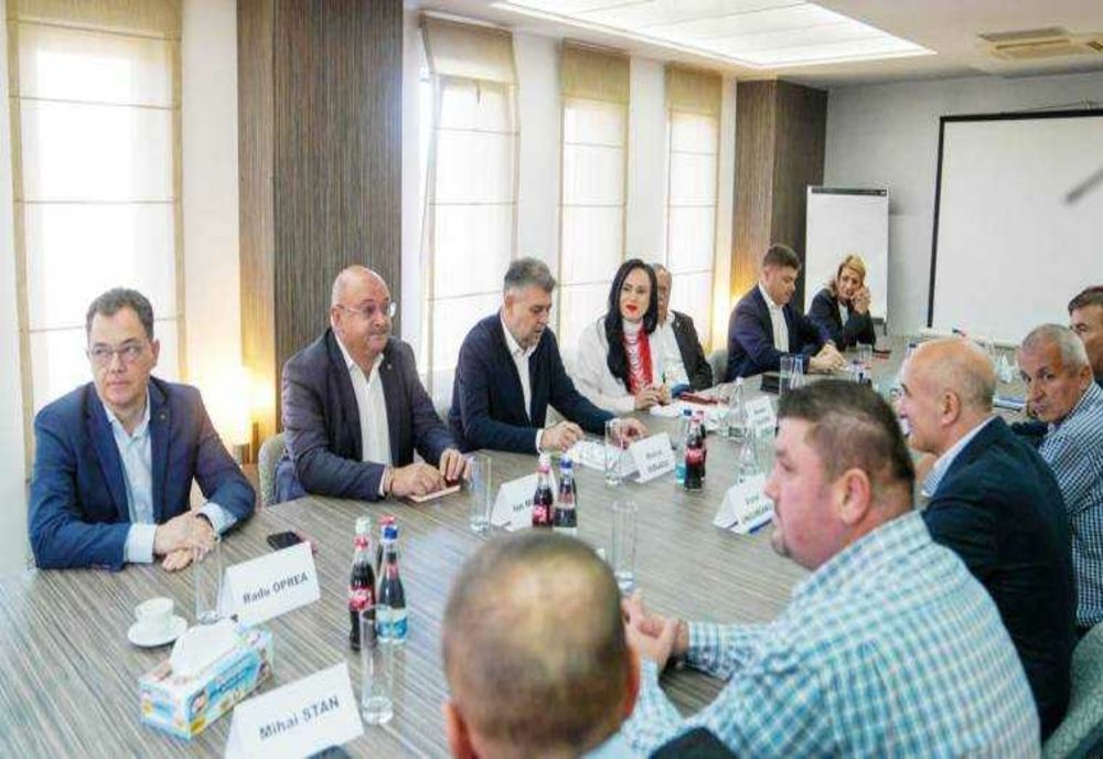 PREMIERUL MARCEL CIOLACU A DISCUTAT DESPRE FINANȚĂRI ȘI INDUSTRIA AUTO ÎN VIZITĂ ÎN ARGEȘ