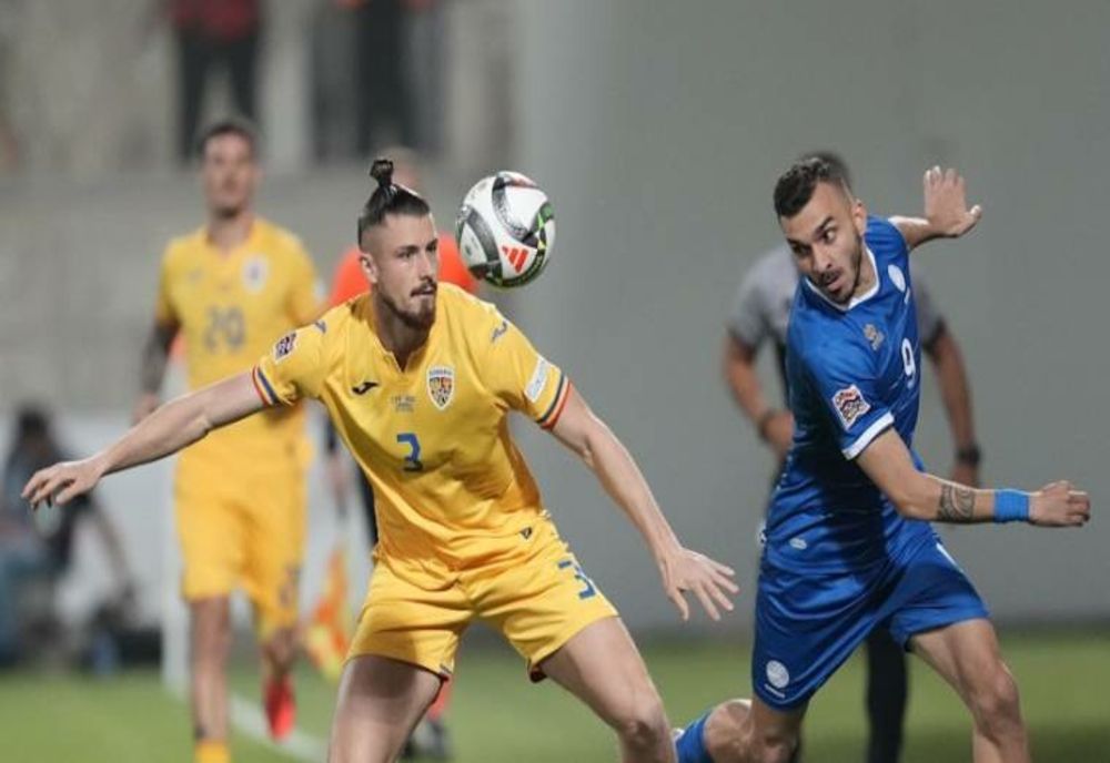 TRICOLORII SUNT DE NEOPLIT CU MIRCEA LUCESCU PE BANCĂ!