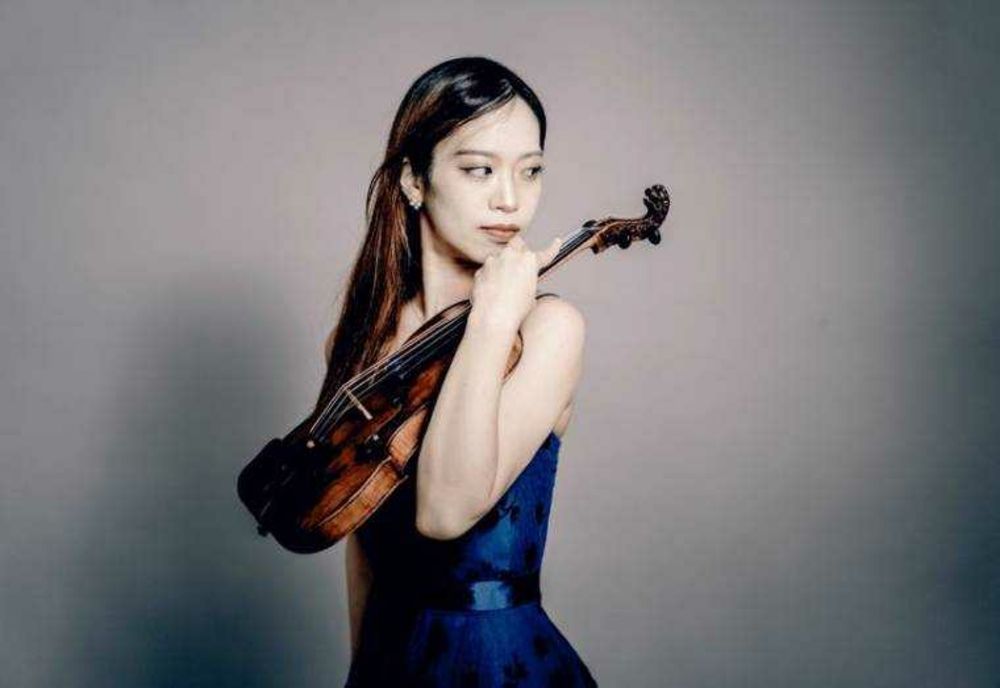 CONCERT SIMFONIC LA PITEȘTI: VIOLONISTA WAKANA KIMURA ALĂTURI DE FILARMONICA DIN PITEȘTI