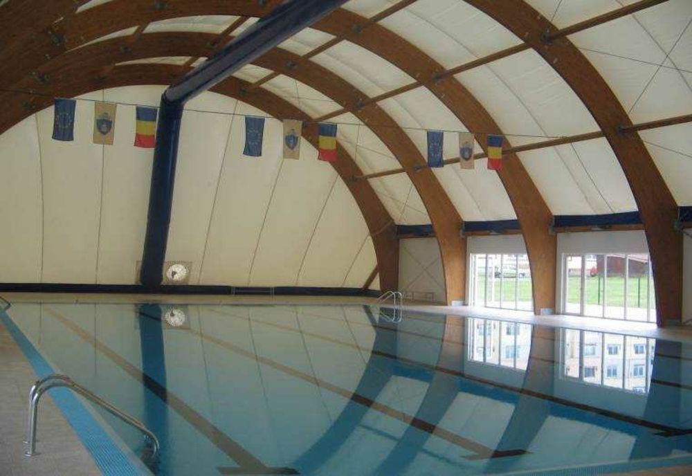 ÎNCHIDEREA TEMPORARĂ A BAZINULUI DE ÎNOT DE LA CÂMPULUNG