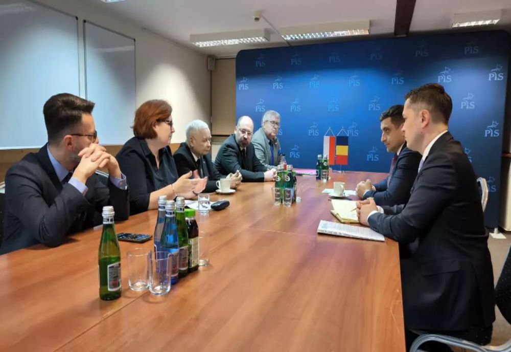 GEORGE SIMION, LIDERUL SUVERANIȘTILOR, VIZITĂ DE ULTIMĂ ORĂ ÎN POLONIA