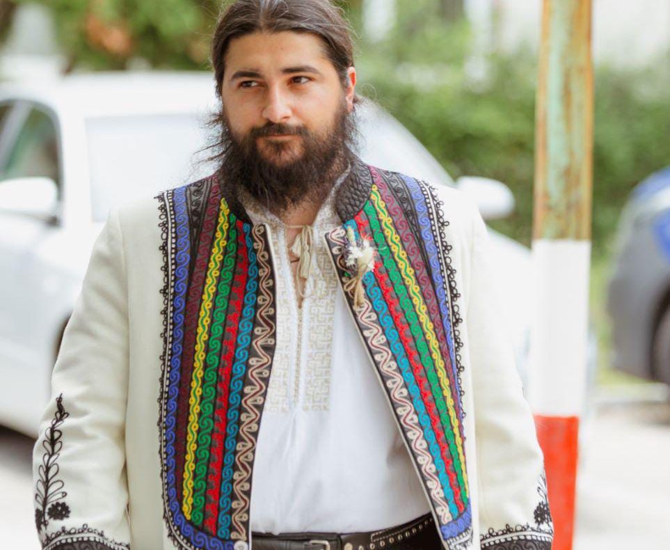 DEPUTATUL AUR BOGDAN VELCESCU: „ESTE TIMPUL UNEI TREZIRI NAȚIONALE. VOTUL E ARMA POPORULUI!”