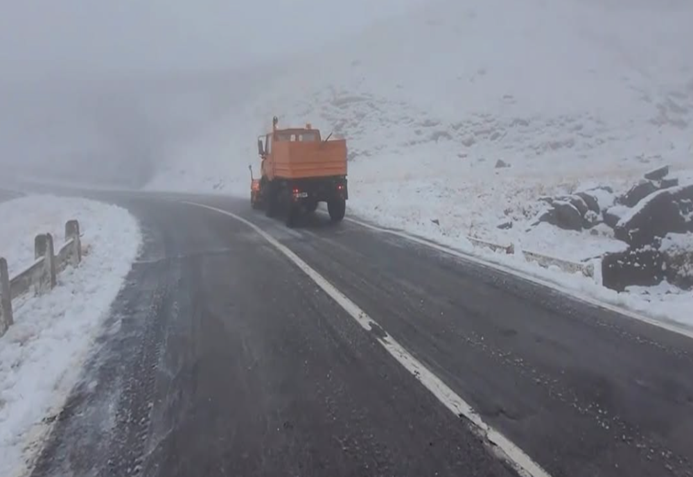 CIRCULAȚIA RUTIERĂ ÎNCHISĂ PE TRANSFĂGĂRĂȘAN ȘI TRANSALPINA DIN CAUZA CONDIȚIILOR DE IARNĂ 