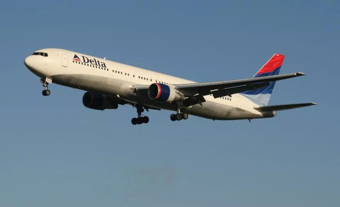 Panică, în aer! Mai multe persoane, rănite după turbulențe în timpul unui zbor Delta Airlines Los Angeles–Sydney