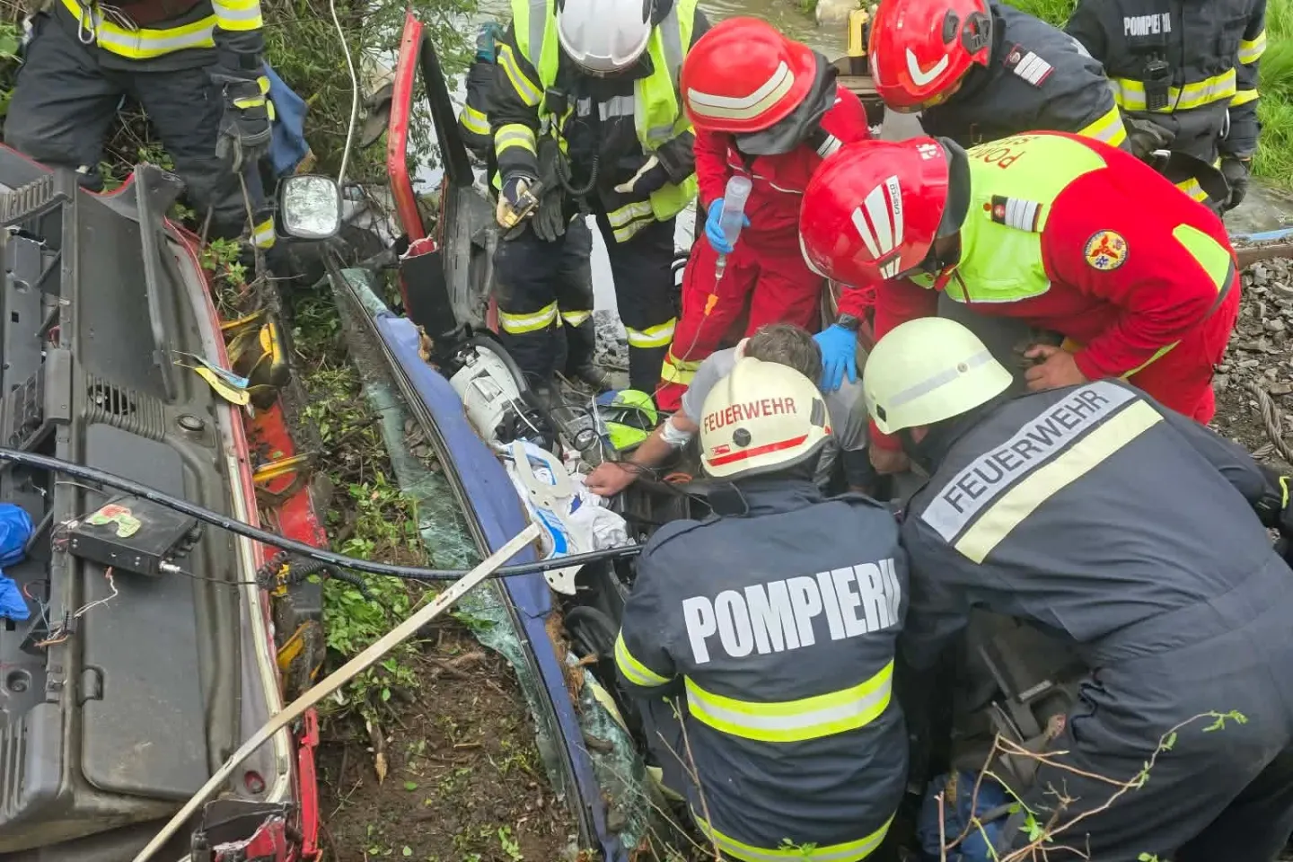 Trafic blocat după răsturnarea unui camion încărcat cu pepeni pe DJ 151D