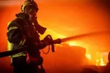 Incendiu izbucnit la un cămin pentru vârstnici. Zeci de persoane s-au autoevacuat