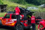 Motociclist căzut într-o râpă din masivul Iezer-Păpușa. Salvamontiștii au intervenit într-o zonă greu accesibilă