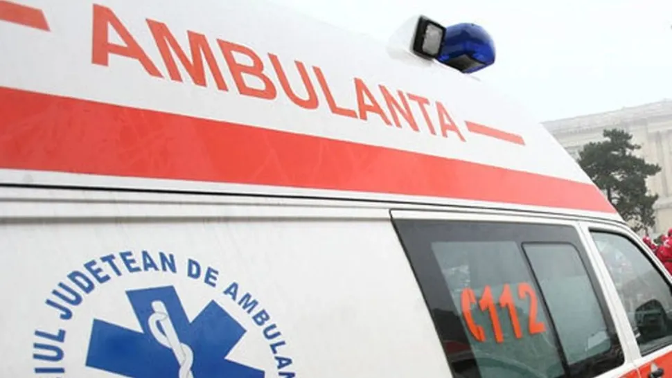 Accident grav, luni dimineața, între un autoturism şi un autocar, pe Drumul Expres 12. Şoferul autoturismului a fost grav rănit