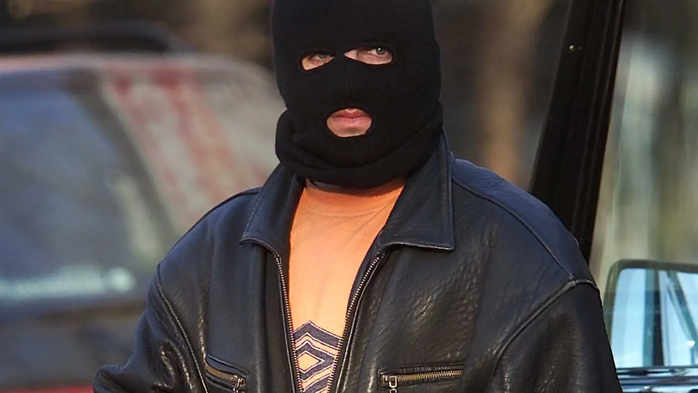 hotul  cu cagula