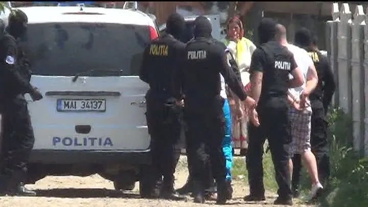 scandalul aplanat de politisti si jandarmi