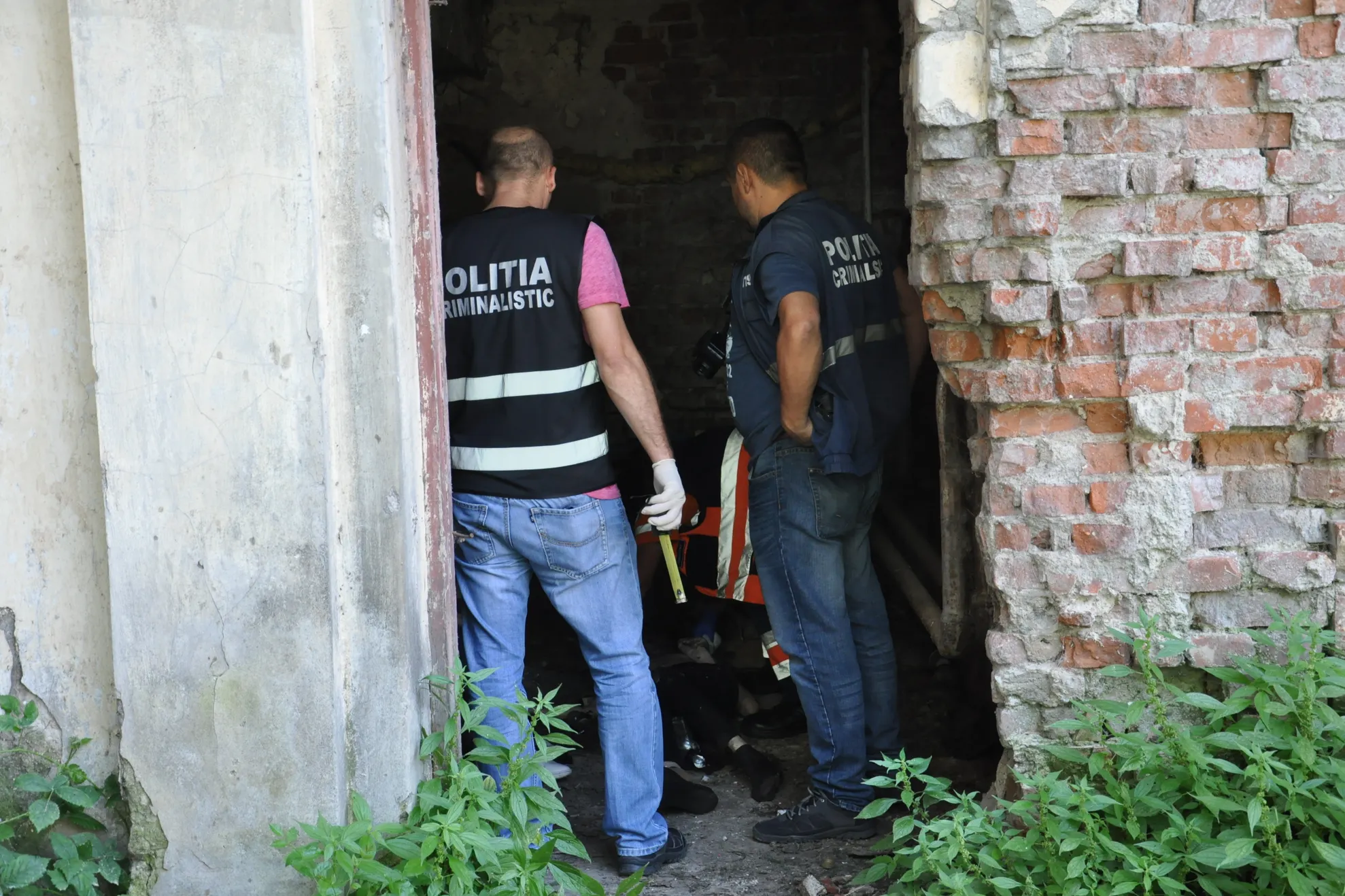 femeie găsită moartă în beci