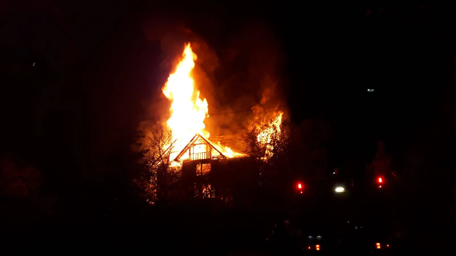 vila distrusa de foc la baiculesti 1