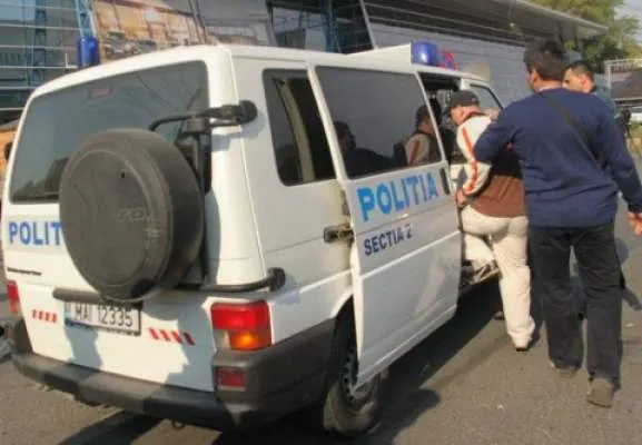 Prins in flagrant cand fura o roaba