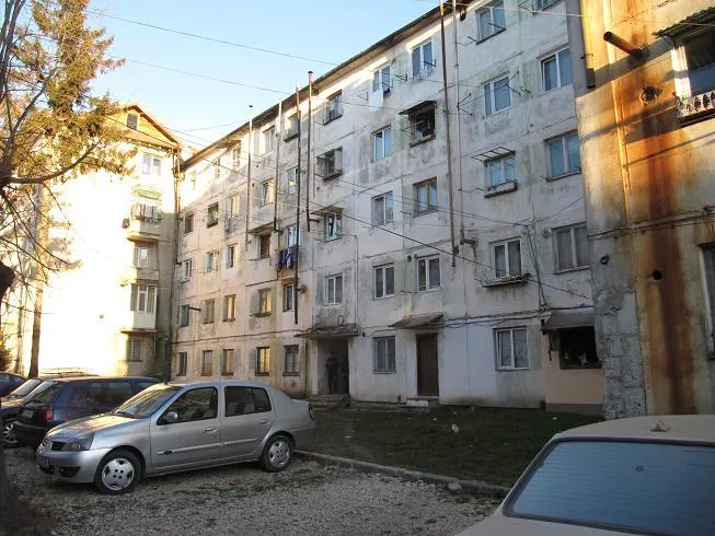 Zacea mort in garsoniera de mai multe zile, în blocul 17 Visoi
