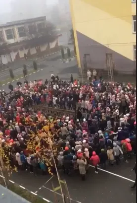 elevii de la o scoala din Pitesti _moment emotionant