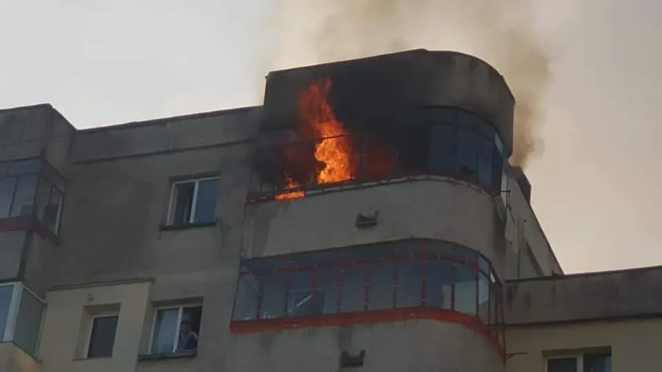 incendiu la etajul 4