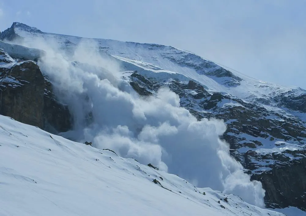Risc de avalanșă de gradul 3 la peste 1.800 metri