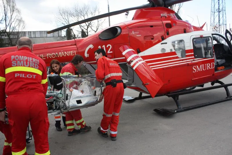 Fetita trimisa cu elicopterul la un spital din Bucuresti