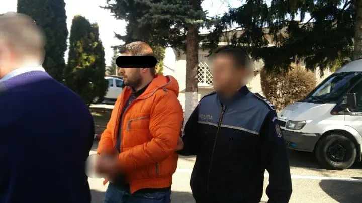 La volan cu permisul anulat