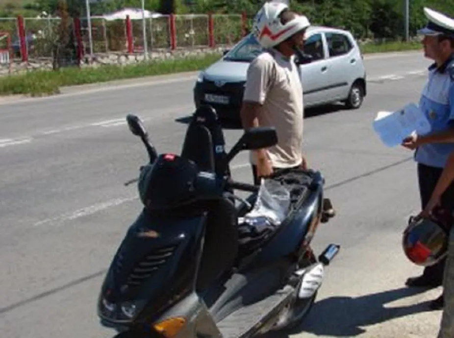 beat si fara permis pe un moped