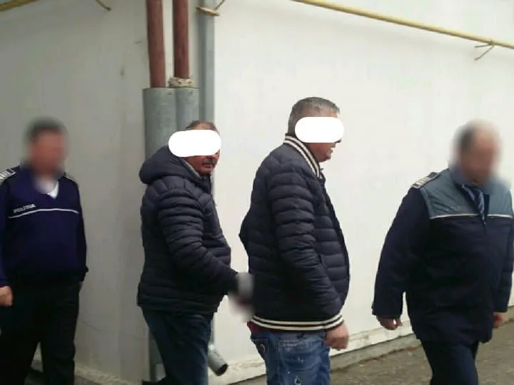 bucureşteni reţinuţi in Argeş pentru contrabandă cu ţigări