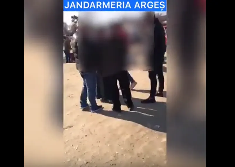 prinși în timp ce jefuiau un bărbat