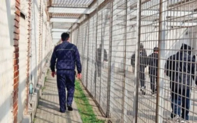 Angajatii din penitenciare ameninta cu blocarea activitatii.1