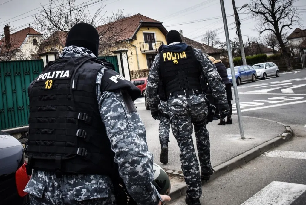 Cinci perchezitii in Arges intr-un dosar instrumentat de politistii din Giurgiu