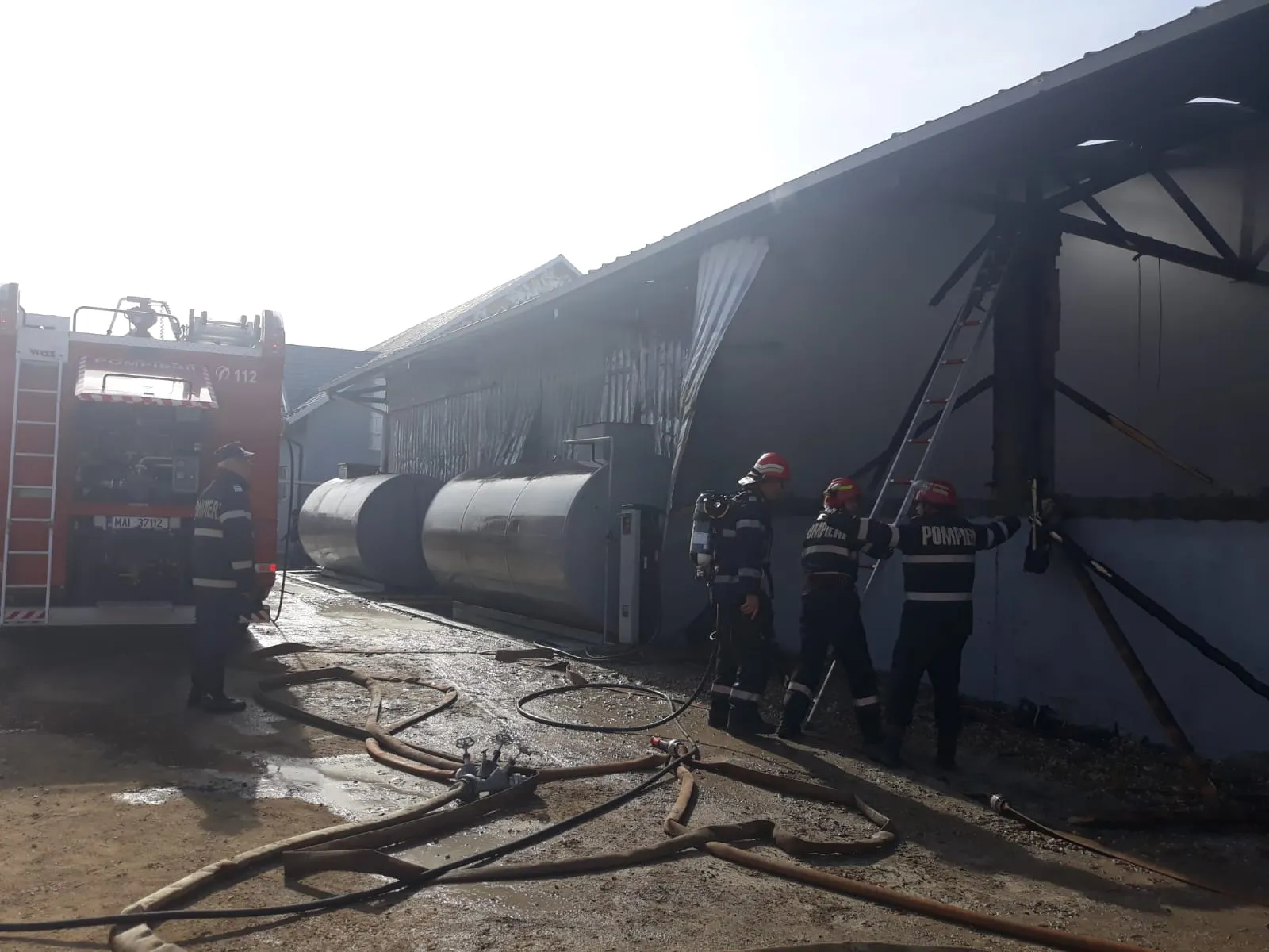 Incendiu hală de reparații