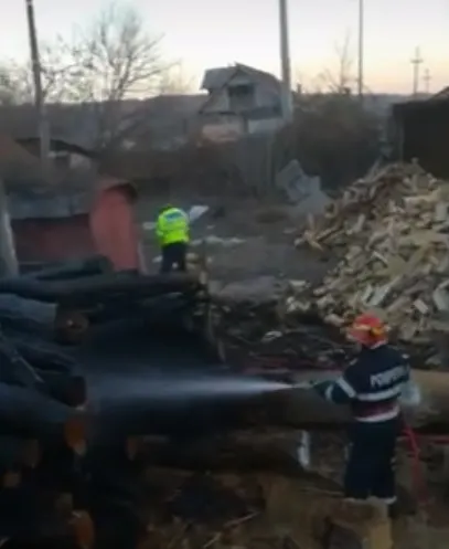 incendiu în curtea unei școli din Argeș