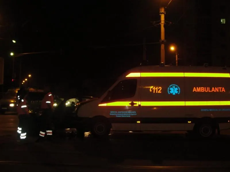 A trecut cu masina peste un barbat cazut pe asfalt