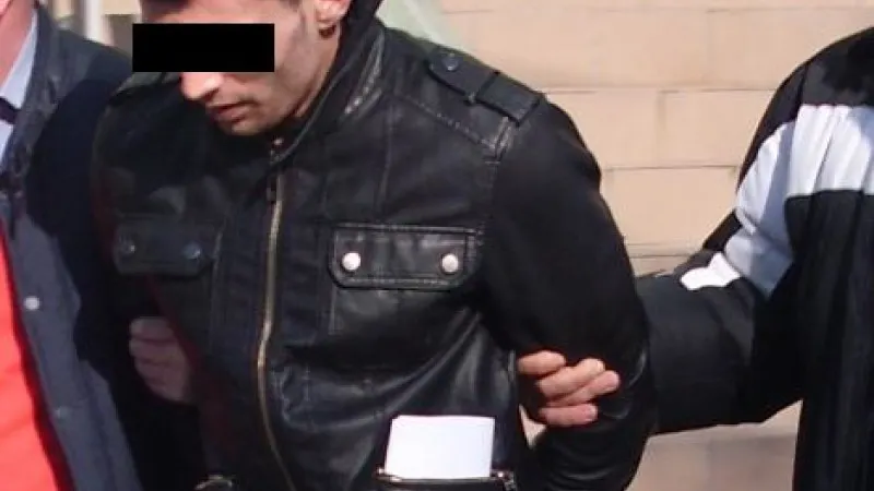 Copila de 13 ani talharita de un tanar de 18 ani