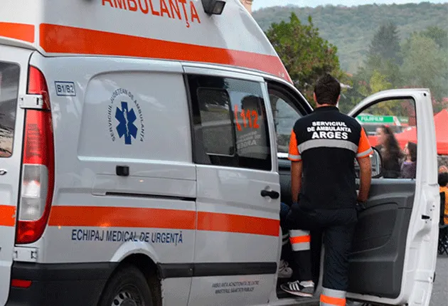 S-a tăiat la gât şi abdomen dorind să se sinucidă