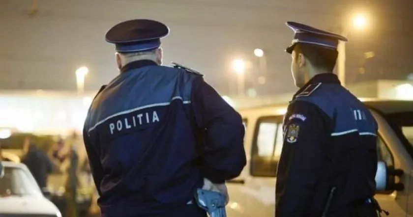 polițist mușcat de braț