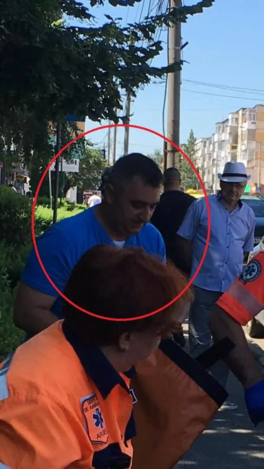 salvat de la moarte pe strada de un pompier si o asistenta aflaţi în trecere.a