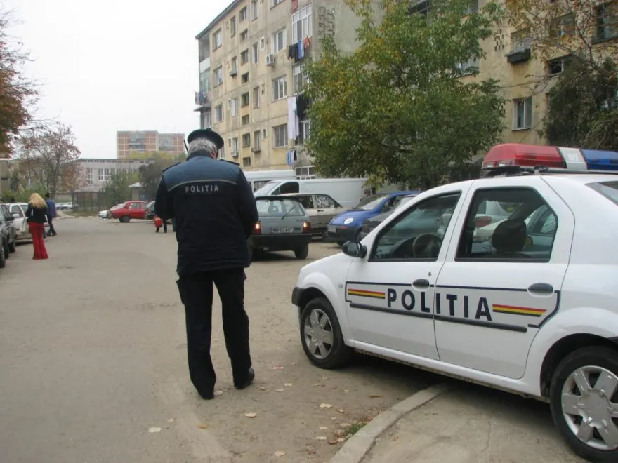 Bătut şi aruncat în stradă